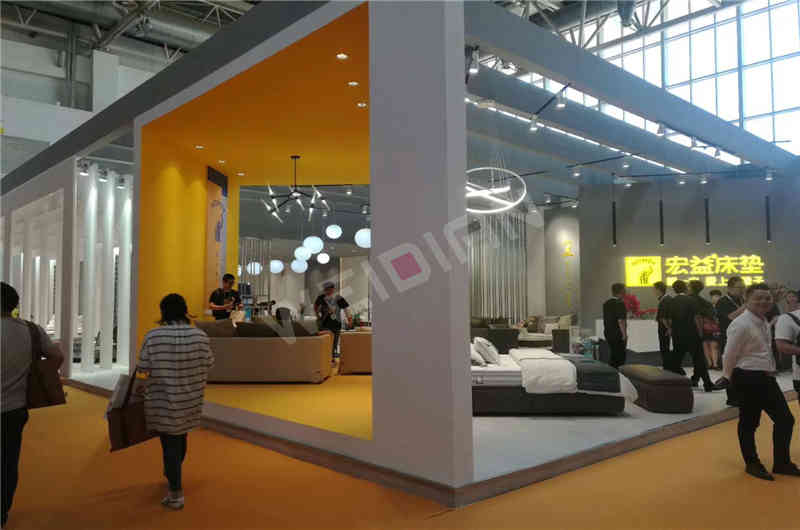 廣州展覽設(shè)計公司助力宏益床墊廣州家具家居展展臺設(shè)計搭建